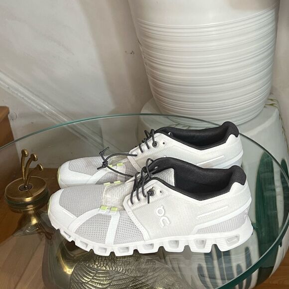 On
Cloud X Sneakers - Picture 6 of 11